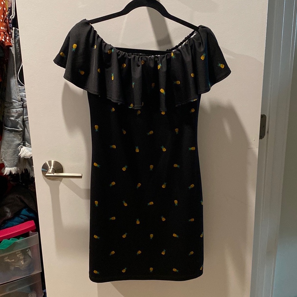 Off the shoulder black pineapple dress